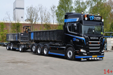 01-5428 Масштабная модель Самосвальный прицеп SCANIA R HIGHLINE CR20H 8X2 в масштабе 1 50
