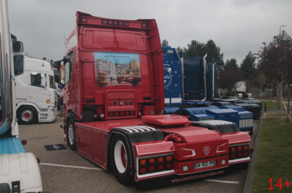 01-5556 Масштабная модель Седельный тягач SCANIA R HIGHLINE CR20H 4X2 в масштабе 1 50