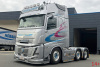 01-5586 Масштабная модель Седельный тягач VOLVO FH AERO GLOBETROTTER XL 6X2 в масштабе 1 50
