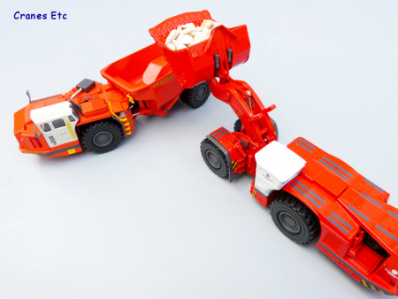 2441/02 Масштабная модель SANDVIK LH621 туннельный погрузчик в масштабе 1:50