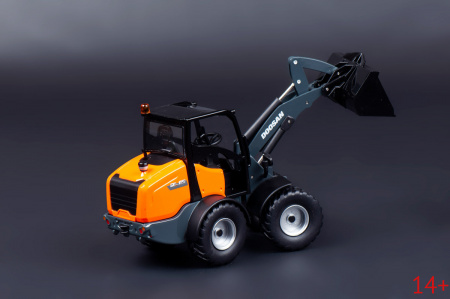 99-10103 Масштабная модель колесный погрузчик Doosan DL 85 в масштабе 1:32