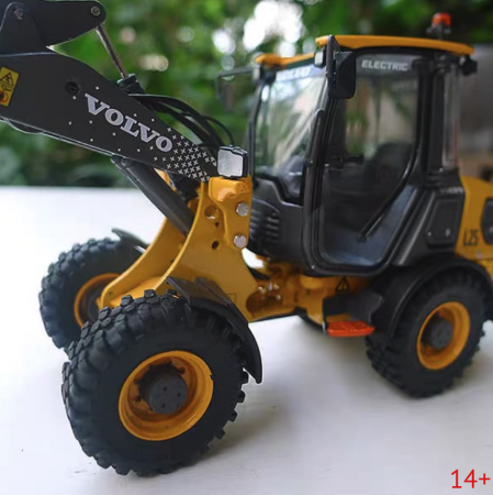 40786 Масштабная модель Volvo L25 AT Electric  фронтальный погрузчик в масштабе 1 32