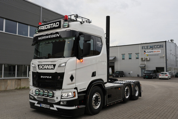 01-5384 Масштабная модель Фургонный прицеп SCANIA R NORMAL CR20N 6X2 в масштабе 1 50