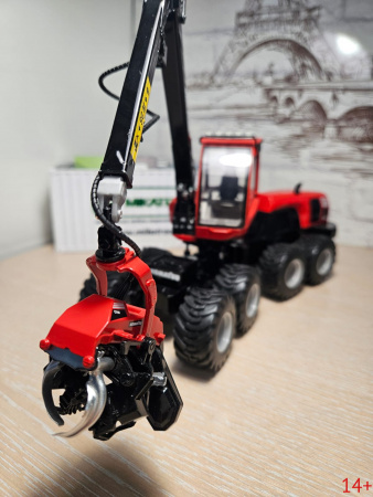 10-4239 Масштабная модель лесозаготовительной машины комбайна Komatsu 931XC.3 харвестер в масштабе 1:32