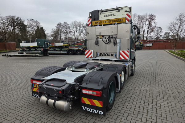 01-5387 Масштабная модель Низкорамный трал VOLVO FH AERO GLOBETROTTER XL 6X2 в масштабе 1 50