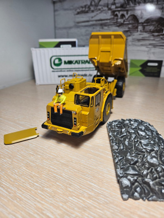 85717 Масштабная модель подземный карьерный самосвал Cat AD45  в масштабе 1:50