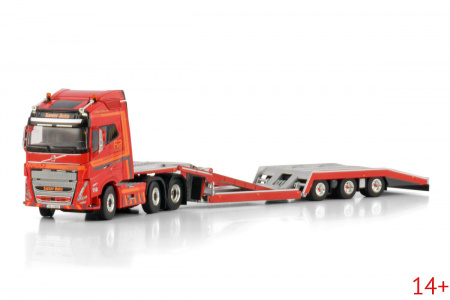 01-4435 Масштабная модель Низкорамный трал VOLVO FH5 GLOBETROTTER 6X2 3-осный в масштабе 1 50