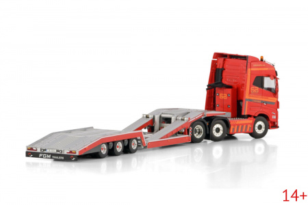 01-4435 Масштабная модель Низкорамный трал VOLVO FH5 GLOBETROTTER 6X2 3-осный в масштабе 1 50